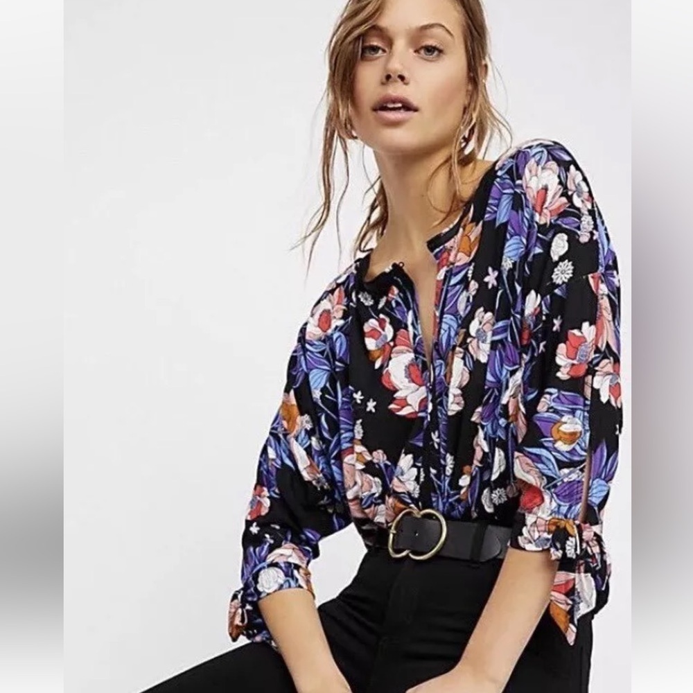 NEW Free People Keepin On Tropical Floral Twist Front Knit Blouse Size L
